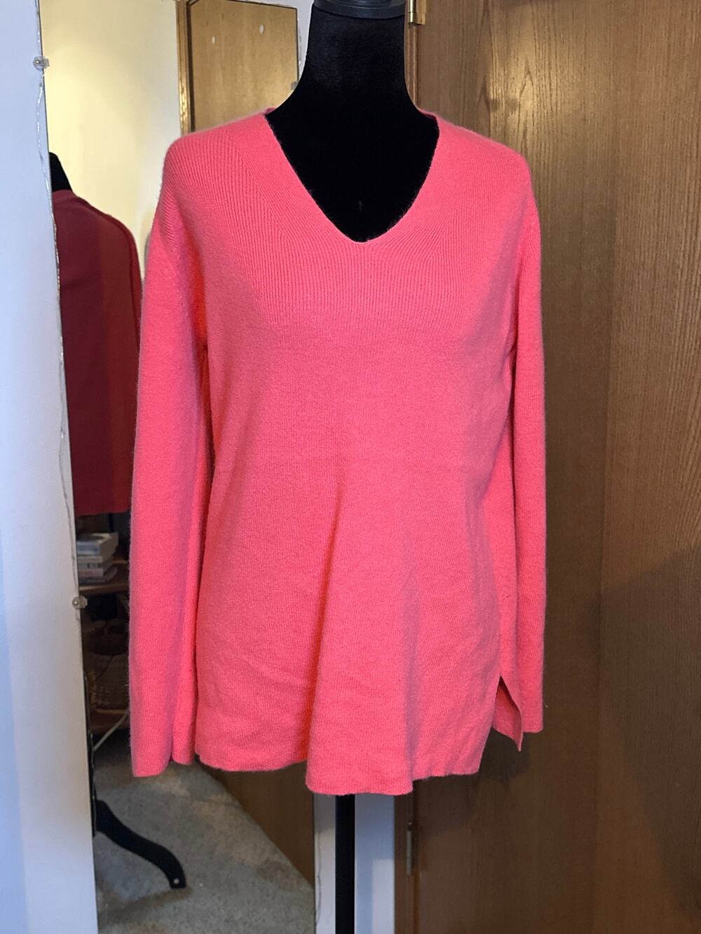 Saks Fifth Avenue 100% Cashmere Coral V-Neck Sweater quiet luxury old money XL